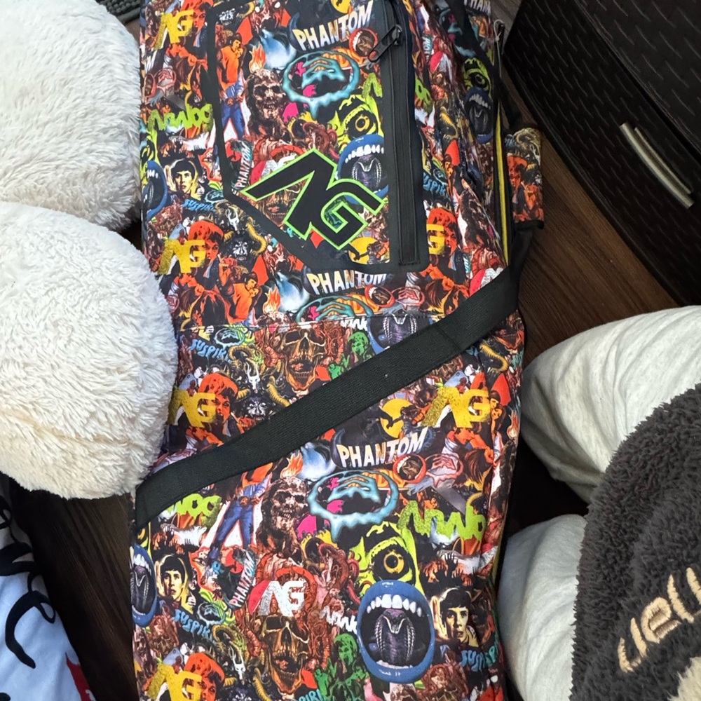 Almost new green snowboard, I've only used it 4 times with fixings and bag